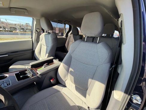 Used 2021 Toyota Sienna LE image 14