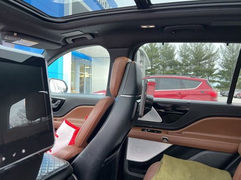 Used 2023 Lincoln Aviator Reserve w/ Equipment Group 201A image 28