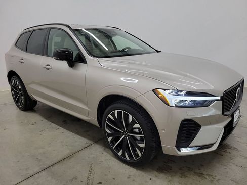 New 2026 Volvo XC60 B5 Ultra w/ Protection Package Premier AWD/4WD image 4