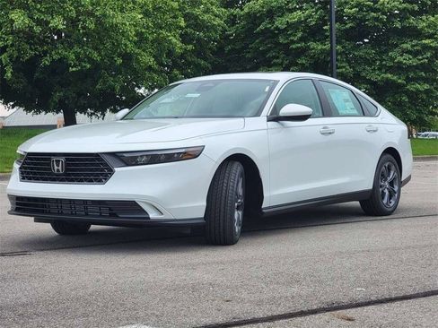 Used 2023 Honda Accord EX image 17