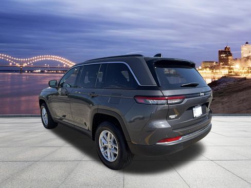 New 2025 Jeep Grand Cherokee Laredo w/ Luxury Tech Group I image 3