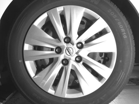 Used 2025 Nissan Sentra S FWD image 14