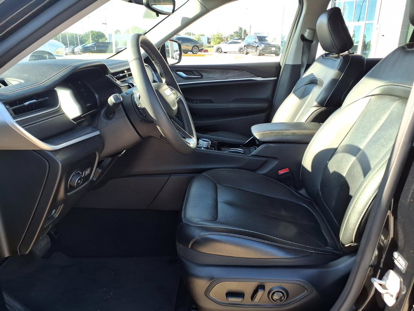 Used 2023 Jeep Grand Cherokee Limited AWD/4WD image 17