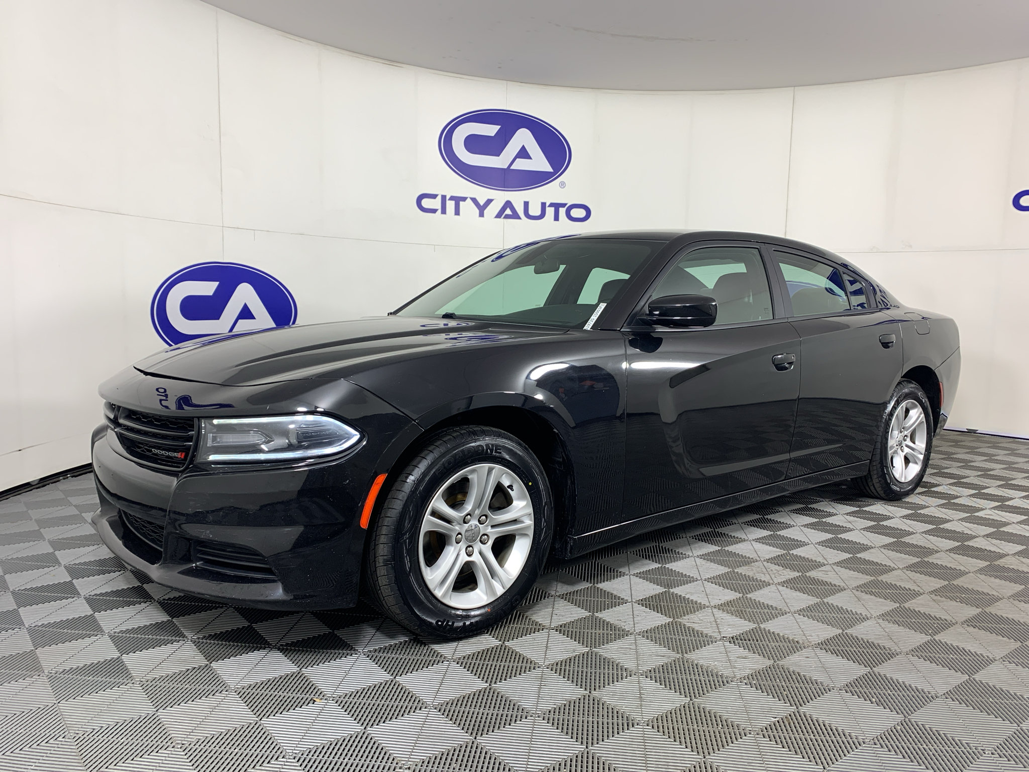Used 2020 Dodge Charger SXT w/ Leather Interior Group RWD image 7