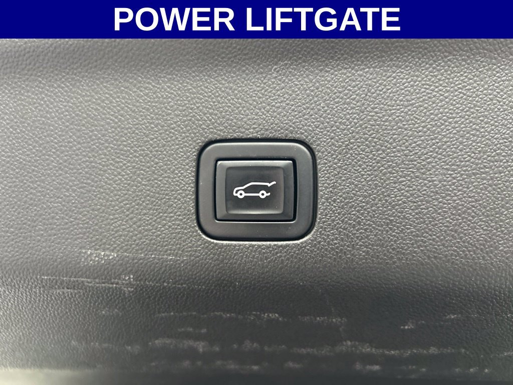 Used 2023 GMC Yukon SLT RWD image 18