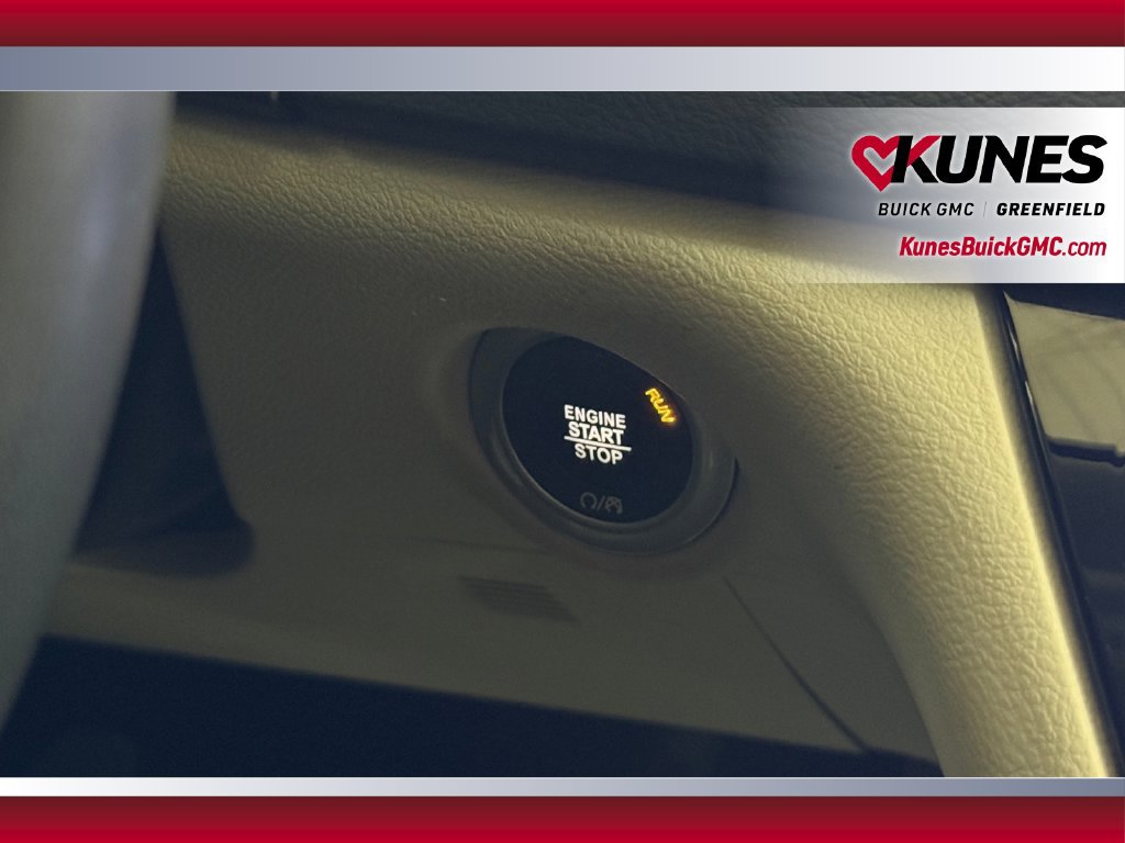 Used 2023 Chrysler Pacifica Touring-L FWD image 31