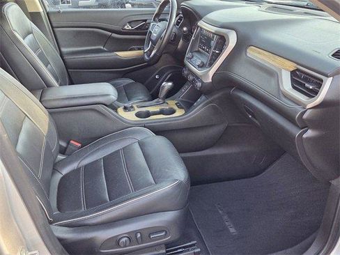 Used 2019 GMC Acadia Denali image 17