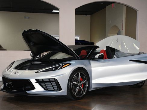 Used 2022 Chevrolet Corvette Stingray Convertible w/ Z51 Performance Package RWD image 90