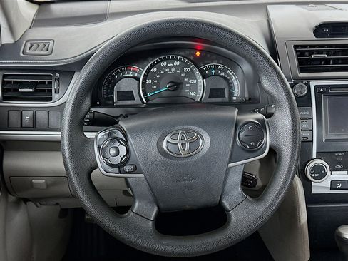 Used 2014 Toyota Camry LE image 18