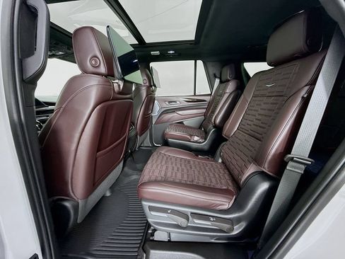 Used 2023 Cadillac Escalade Premium Luxury Platinum AWD/4WD image 26