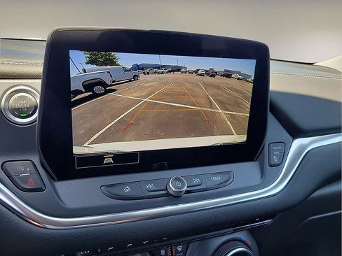 Used 2025 Chevrolet Blazer LT FWD image 16
