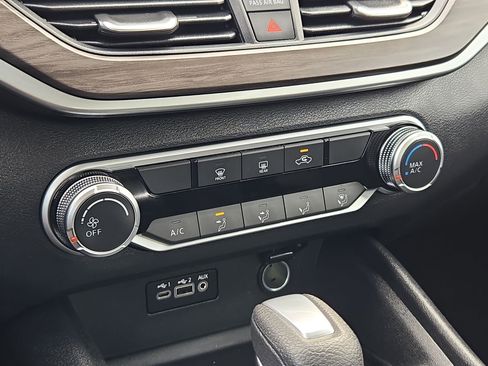 Used 2025 Nissan Altima 2.5 SV image 25