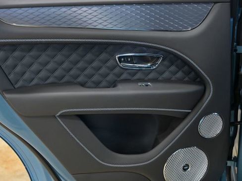 Used 2023 Bentley Bentayga image 35