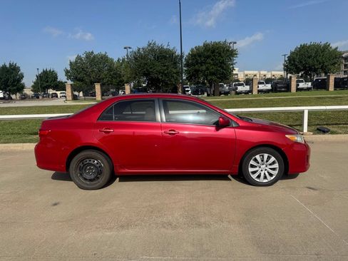 Used 2013 Toyota Corolla LE FWD image 3