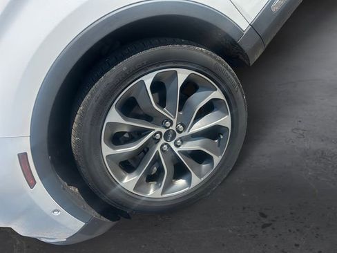 Used 2022 Lincoln Nautilus Reserve image 9