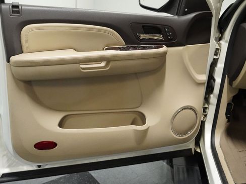 Used 2009 GMC Yukon Denali image 32