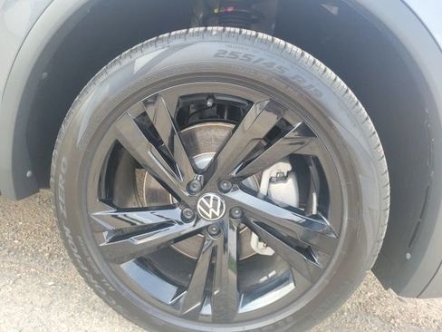 New 2024 Volkswagen Tiguan SE R-Line image 52
