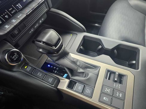 Used 2025 Toyota Land Cruiser image 31