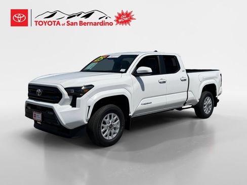 Certified 2025 Toyota Tacoma SR5 AWD/4WD image 1