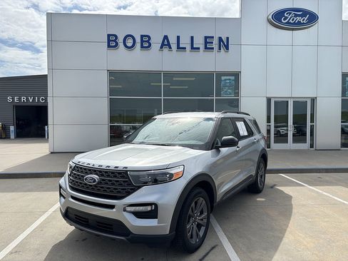 Used 2023 Ford Explorer XLT w/ Equipment Group 202A AWD/4WD image 1