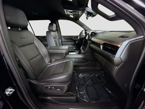 Used 2025 GMC Yukon XL Denali RWD image 29
