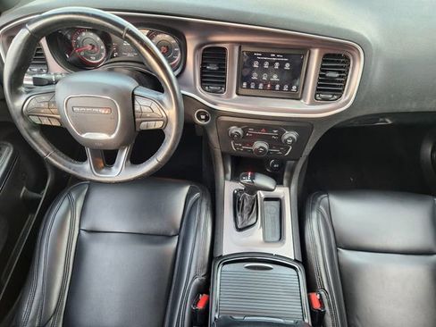 Used 2019 Dodge Charger SXT w/ Blacktop Package RWD image 27