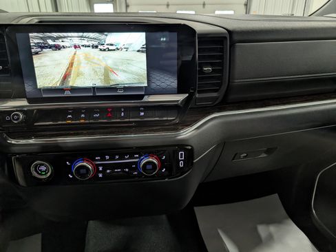 Used 2024 GMC Sierra 1500 Elevation image 18