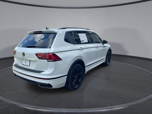 Used 2024 Volkswagen Tiguan SE R-Line FWD image 3