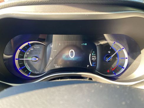 Used 2024 Chrysler Pacifica Limited FWD image 26