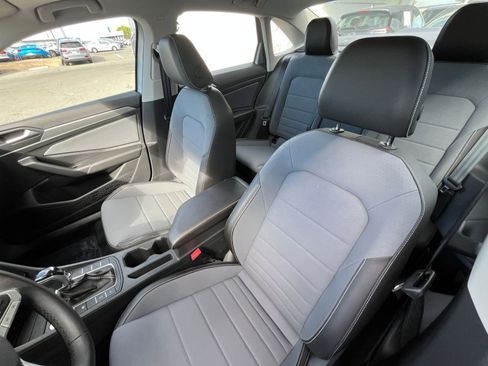 Used 2025 Volkswagen Jetta SE image 27