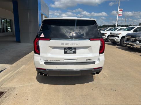 Used 2025 GMC Yukon XL Denali Ultimate AWD/4WD image 5