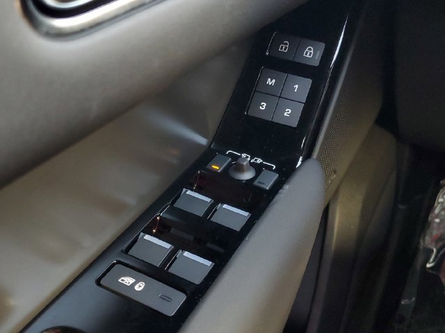 Certified 2026 Land Rover Range Rover Velar S AWD/4WD image 21