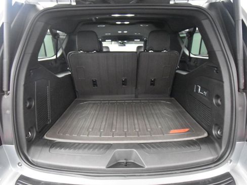 Used 2024 GMC Yukon XL SLT image 47