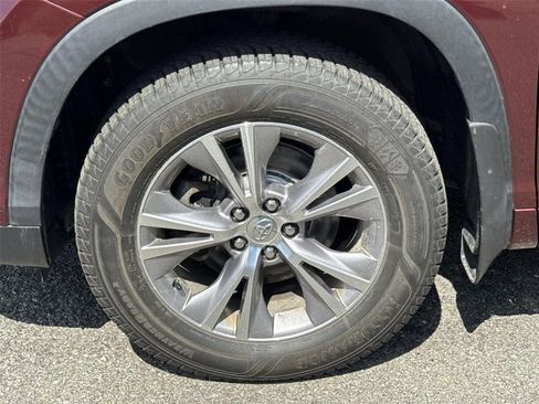 Used 2015 Toyota Highlander XLE AWD/4WD image 10