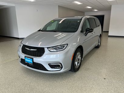 Used 2024 Chrysler Pacifica Limited