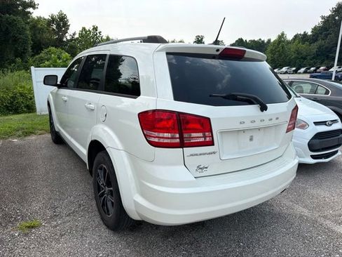 Used 2017 Dodge Journey SE w/ Flexible Seating Group FWD image 4