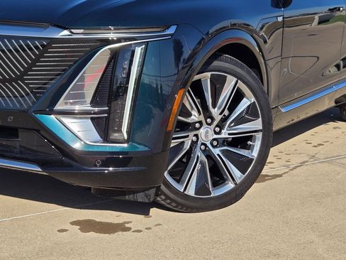 Certified 2025 Cadillac Lyriq Luxury w/ Nappa Leather Package image 7