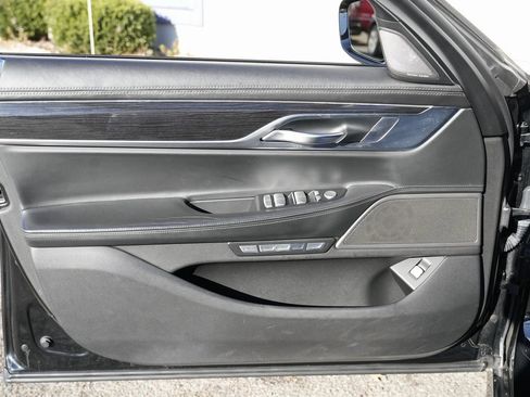 Used 2016 BMW 750i xDrive image 31