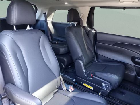 New 2026 Kia Carnival SX Prestige FWD image 9