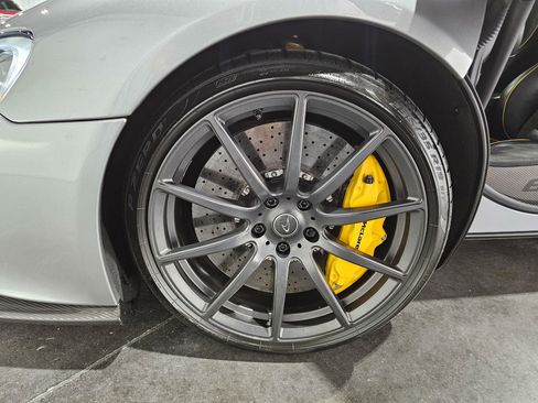 Used 2015 McLaren 650S Spider image 54