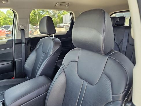 Used 2024 Kia Sorento S FWD image 17
