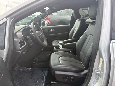 Used 2026 Chrysler Pacifica Select FWD image 20