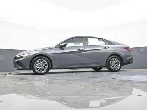 Used 2025 Hyundai Elantra Hybrid FWD image 57