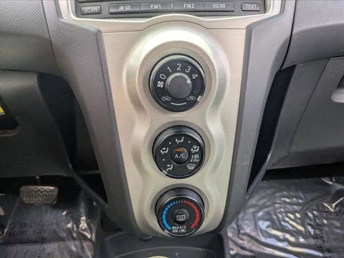 Used 2010 Toyota Yaris image 12