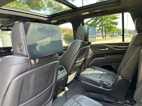 Used 2021 Cadillac Escalade Sport Platinum AWD/4WD image 4
