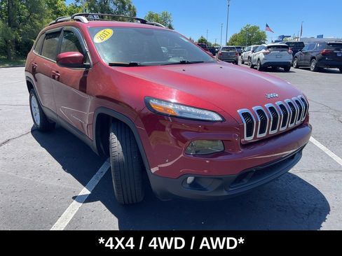 Used 2017 Jeep Cherokee Latitude w/ Cold Weather Group AWD/4WD image 2
