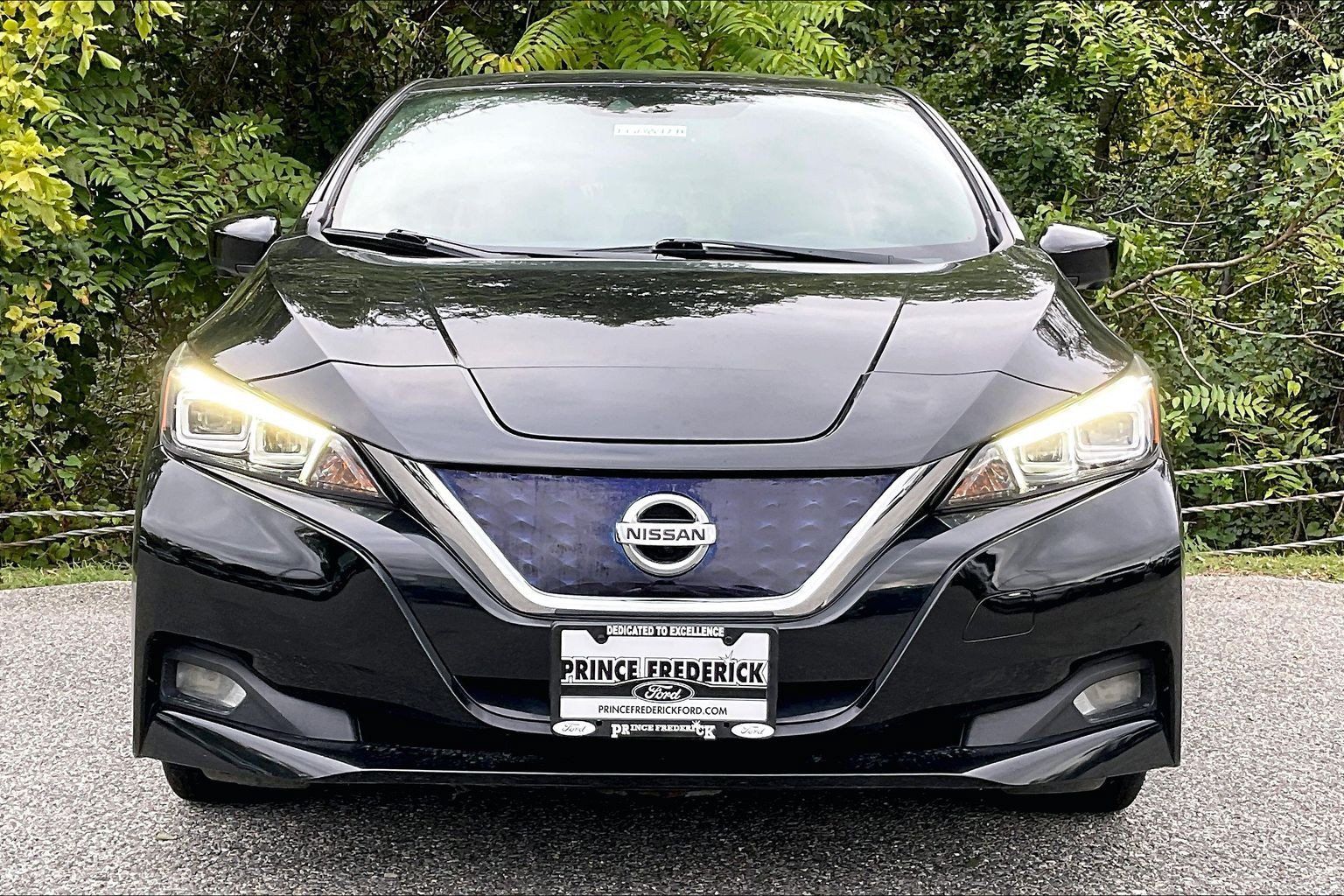 Used 2022 Nissan Leaf SV w/ SV Technology Package FWD image 2