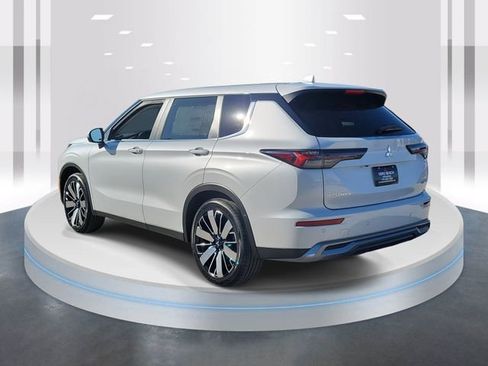 New 2026 Mitsubishi Outlander SE image 4