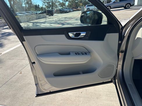 Used 2025 Volvo XC60 B5 Plus w/ Protection Package Premier AWD/4WD image 15