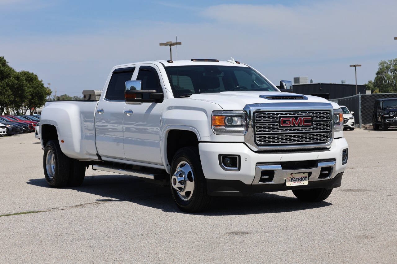Used 2019 GMC Sierra 3500 Denali AWD/4WD image 4